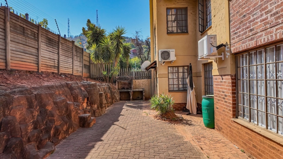 3 Bedroom Property for Sale in Azalea Park North West